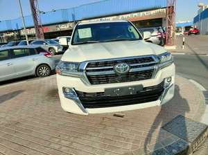 Sedán 2022-2023 con Asientos de Cuero, Techo Panorámico, Transmisión Automática, Interior Oscuro Usado, 6 Cilindros de Aspiración Natural - Product Image 6