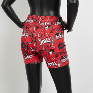 Shorts pour femme en polyester et élasthanne doux, imprimé streetwear rouge, coupe ajustée, tissu respirant, logo sublimé. - Product Image 3