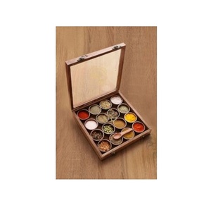 Boîte masala en bois de qualité supérieure avec des motifs sculptés et des chambres internes conçues pour un beau stockage d'épices aromatiques - Product Image 4