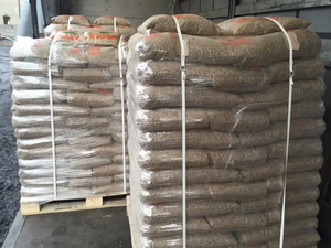 Briquettes et granulés de bois A1 de haute qualité en gros, combustible de cuisson, 0,7 % de cendres, densité 600 kg, sacs plastiques de 15 kg, exportation économique vers l'UE - Product Image 2