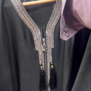 Robes traditionnelles de Dubaï pour femmes Premium élégant modeste brodé à la main Baggy fermeture éclair Abayas tissu respirant Premium musulman - Product Image 1
