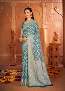 Dernier créateur Banarasi Silk Zari Weaving Border Saree by Fab Zonw Indian & Pakistanais Clothing - Product Image 2