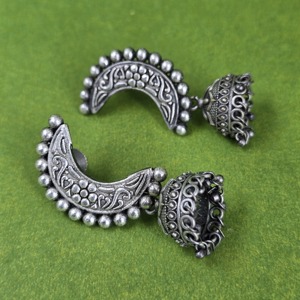 Pendientes Jhumka Indios de Plata Oxidada con Forma de Luna Creciente, Regalo para Ella - Product Image 3