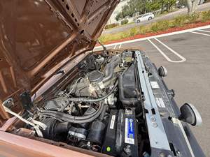 Ford Bronco Eddie Bauer 4x4 de 1987, occasion, boîte manuelle 4 vitesses, moteur V8 5.0 litres, couleur châtain clair, modifications tout-terrain - Product Image 6