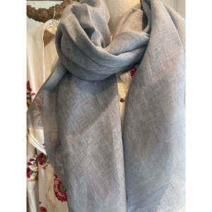 Pañuelo de Lino Azul Paloma para Protección Solar, Elegante y Transpirable - Product Image 2