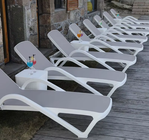 Tumbona de Jardín de Plástico Blanca - Silla Reclinable Ajustable para Patio Exterior - Product Image 3