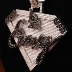 Colgante de Diamante con Forma Personalizada, Oro Sólido de 14 Quilates, Completamente Engastado con Moissanita Negra y Blanca, Regalo para Alguien Especial - Product Image 3