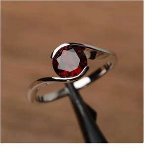 แหวนพลอยโกเมนสีแดงหรูหรา925เครื่องประดับหรูหราเงินแท้สำหรับผู้หญิงออกแบบได้ตามต้องการ - Product Image 4