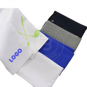 Toalla de golf profesional antiarañazos con clip giratorio para un acceso conveniente durante el juego - Product Image 5