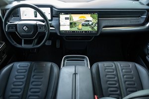 Nettoyez les pneus d'occasion 2023 Rivian R1S Adventure Electric AWD - Product Image 3