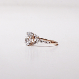 Anillo de compromiso de diamante de corte ovalado cultivado en laboratorio, anillo de regalo de lujo de moda de oro sólido de 14K para mujer, certificado IGI - Product Image 3