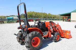 Tractor LX2610 2020 con Cargador, Hidrostático, Toma de Fuerza 540, 25HP, MFWD, Enganche Rápido de 3 Puntos y 5 Pies, Sin Emisiones - Product Image 4