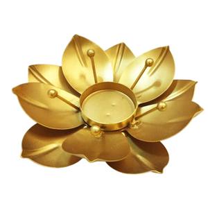 Support de bougie chauffe-plat en métal artisanal en forme de lotus doré pour décoration festive, table et cadeaux - Product Image 1