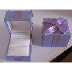 กล่องแหวนทรงสี่เหลี่ยม - Product Image 1