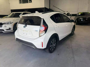 Voiture d'occasion de qualité et abordable, Toyota Prius c 2018, conduite à gauche - Product Image 5