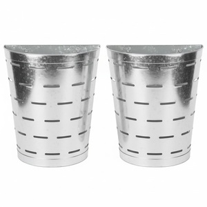 Juego de 2 Macetas Colgantes de Metal con Acabado Plateado Estilo Moderno de Granja, Cubo de Hierro para Olivos, Decoración de Jardín Exterior - Product Image 1