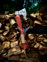 Hache de style viking faite à la main avec manche en bois sculpté, outil de camping rustique en plein air, design nordique décoratif, coupe du bois