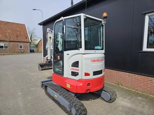 Miniexcavadora de cadenas Takeuchi TB325R de 2 toneladas con motor de alto momento de carga, cucharón de 0.12m y 1 año de garantía - Product Image 4