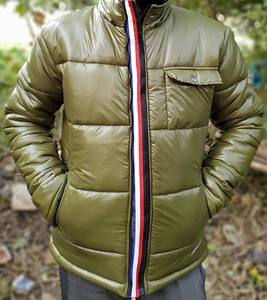 แจ็กเก็ตขนเป็ดแวววาวสำหรับผู้ชายเสื้อแจ็กเก็ตผ้าใบกันหนาวบุโพลีเอสเตอร์สีเขียวมะกอกถอดออกได้สไตล์สตรีทแวร์ - Product Image 2