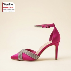 <span class=keywords><strong>Sandali</strong></span> da <span class=keywords><strong>Donna</strong></span> Personalizzati OEM ODM in Raso <span class=keywords><strong>Fucsia</strong></span> con Cinturino alla Caviglia, Punta Affusolata, Strass e Tacco a Spillo per Feste Primaverili ed Estive - Product Image 1