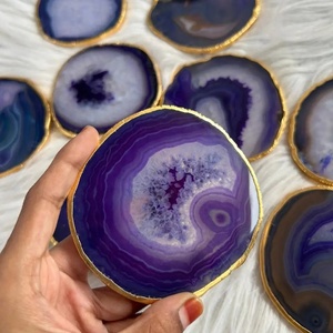Sous-verre en agate violette avec finition plaquée or polie, design gravé, pierre naturelle du Gujarat - Décoration d'intérieur - Product Image 2