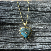 Collier avec pendentif en labradorite naturelle sculpté de pierres précieuses Collier à chaîne ajustable en plaqué or fait à la main pour femmes
