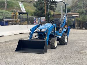 Tracteur compact LS de qualité supérieure L300 à essence 4x4, chargeur frontal de qualité industrielle, couple élevé, monocylindre 4 temps - Product Image 1