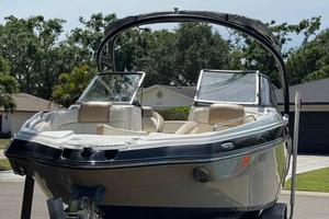 Bateau Yamaha 2013 242 Limited S 7m 1.8L JetBoats Bateau de travail Remorqueur Bateau de pêche Sport Loisirs Famille Aventure Durable Remorque marine - Product Image 4