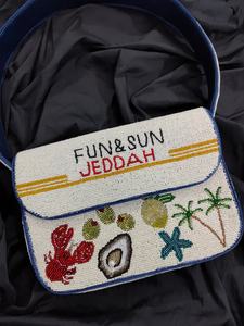 Bolso Bandolera Hecho a Mano con Cuentas, Correa de Cadena, Estilo Ecológico y Moderno, Diseño Personalizado con Temática de Playa Jeddah, Botón de Perla y Flor - Product Image 6