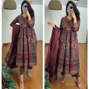 Elegante Do Patti Ajrakh Imprimir Flair Anarkali Traje Transpirable Algodón Festivales Descubre la comodidad de moda Nuestra ropa - Product Image 2