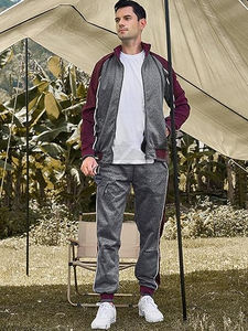 ชุดวอร์มผ้าฟลีซสำหรับผู้ชายสีพื้นมีฮู้ดและกางเกงผ้าโพลีเอสเตอร์ผ้าคอตตอนเนื้อนุ่มสำหรับสวมใส่ในฤดูใบไม้ผลิและฤดูใบไม้ร่วง - Product Image 4