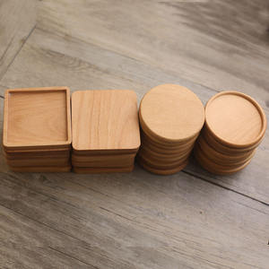 Juego de posavasos de madera natural premium, elaborado con un acabado liso y duradero que ofrece una protección confiable para la mesa en uso diario. - Product Image 1