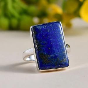 Bague de déclaration en lapis-lazuli audacieuse de meilleure qualité Bijoux en pierres précieuses bleu profond pour la confiance ou la sagesse Disponible au prix d'exportation - Product Image 1