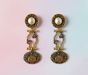 Boucles d'oreilles traditionnelles anciennes, conçues pour les mariages, les fêtes, les occasions festives et les événements culturels, avec un design ethnique élégant pour femmes - Product Image 2