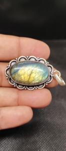 Pendentif en laiton labradorite naturelle, bijoux en pierres précieuses faits à la main - Product Image 5