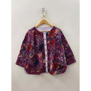 Chaqueta Acolchada de Algodón Autumn Garden, Estampada a Mano en Color Violeta - Product Image 5
