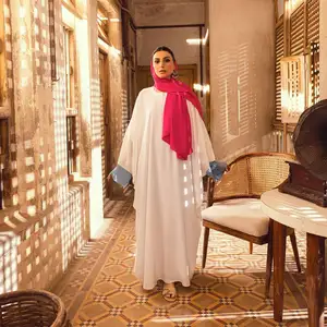 Neuankömmling Eid Al-Adha Luxus Kimono Strickjacke Kaftan Weiß Saudi Nidah Caftan Schmetterling mit Gulabi Hijab Rose Hijab