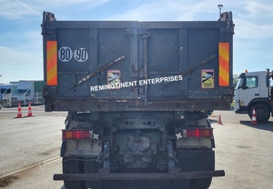 <span class=keywords><strong>Camion</strong></span> benne d'occasion <span class=keywords><strong>DAF</strong></span> CF85.410 2007, <span class=keywords><strong>8x4</strong></span>, transmission automatique, Euro 4, 451-500 ch, capacité de charge 30T, pour travaux de construction - Product Image 3