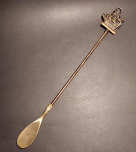 Chausse-pieds en bois long avec poignée en forme de bateau, finition polie, style élégant et ergonomique, parfait pour les amateurs de la mer et pour un usage cadeau - Product Image 1