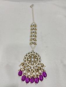 Conjunto de Collar de Novia con Perlas Kundan y Aretes con Cuentas de Color Vino, Maang Tikka, Joyería India para Bodas - Product Image 6