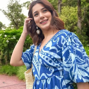 Diseñador de mujeres Heavy Rayon Summer Festival Kurtis Set Trabajo de impresión de cuatro lados para niñas - Product Image 2