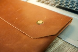 Housse de protection en cuir Gram personnalisé bronzé véritable pochette pour ordinateur portable pour LLS-0091B professionnel - Product Image 4