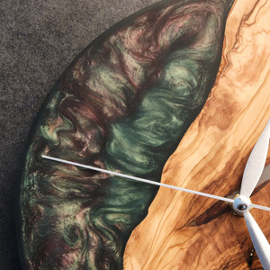 นาฬิกาแขวนผนังเรซิ่นร่วมสมัยผลงานชิ้นเอกที่เป็นเอกลักษณ์ศิลปะดีไซน์ทันสมัยนาฬิกาที่สมบูรณ์แบบสำหรับบ้านหรือสำนักงาน - Product Image 5