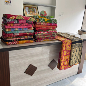 Edredones Kantha de algodón hechos a mano 85x55 pulgadas, colcha Reversible Kantha acolchada gudri, lote orgánico al por mayor para la cubierta de la cama del hogar - Product Image 1