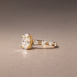 Anillo de Diamantes Ovalados en Oferta, Anillo de Compromiso con Piedra Lateral Dorada, Precio de Fábrica de Joyería Nupcial - Product Image 2