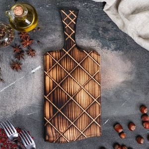 Petite planche à découper géométrique en bois fabriquée à la main avec plateau de service de cuisine rustique à sculpture élégante planche à découper écologique - Product Image 2