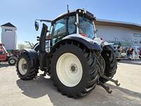 Livraison gratuite Valtra T215 215 HP (158 kW) 7,3 tonnes 4 roues motrices Tracteur utilitaire lourd homologué EPA/CE