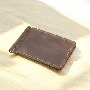 Portefeuille en cuir de vachette avec logo personnalisé vintage ouvert avec blocage RFID pour hommes Portefeuille à deux volets en cuir de cheval fou de vache véritable CHW-0044B de fenêtre avec 2 identifiants - Product Image 1