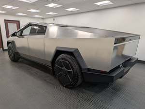Te-sla Cybertruck 2024, Cabina Doble, Tracción en las Cuatro Ruedas, Limpia y Confiable, Ofrece 600 hp, 0-60 mph en 4.1s, Autonomía de 340 Millas - Product Image 2