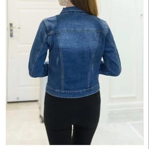 Veste en jean avec logo personnalisé pour femmes, bordure en fourrure confortable et dentelle de cristal pour l'automne et l'hiver - Product Image 6